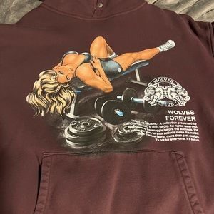 Darc sports hoodie LRG true to size the color is burgundy if you are mistake